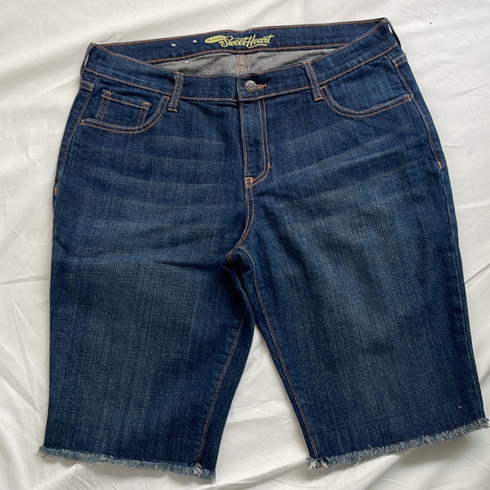 Old navy Sweetheart denim bermuda length zipper closure shorts size 12